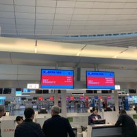 Photo taken at Korean Air Check-in Counter by Daewook Ban on 3/31/2019