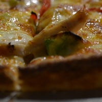 รูปภาพถ่ายที่ Mio&amp;#39;s Pizza โดย Mio&amp;#39;s Pizza เมื่อ 10/28/2014