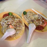 Photo taken at Blue Star Fried Hokkien Mee by Christina L. on 5/11/2012