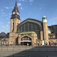 Photo taken at Hamburg Hauptbahnhof by Thomas K. on 10/16/2017