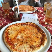 Photo taken at Pizzeria Santalucia by Nisa Zeynep on 11/17/2016