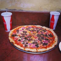 Снимок сделан в Uncle Rocco’s Famous NY Pizza пользователем Rodrigo M. 8/9/2013