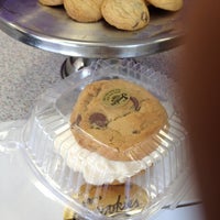 11/10/2012 tarihinde Ahniyah M.ziyaretçi tarafından Snookies Cookies'de çekilen fotoğraf