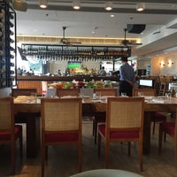 Foto tirada no(a) Spasso Italian Bar and Restaurant por Joseph M. em 11/7/2015
