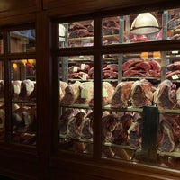 Снимок сделан в Gallaghers Steakhouse пользователем Heidi L. 12/4/2023