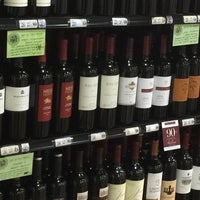 Photo taken at Spec&amp;#39;s Wines, Spirits &amp;amp; Finer Foods by Ramon B. on 3/7/2017
