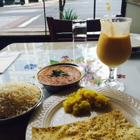 Das Foto wurde bei Panjabi Tadka Indian Restaurant von Aalyaa Z. am 7/24/2015 aufgenommen