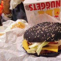 Das Foto wurde bei Burger King von dikkone am 11/21/2015 aufgenommen