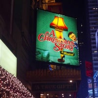Foto tomada en A Christmas Story the Musical at The Lunt-Fontanne Theatre  por michele m. el 12/16/2012