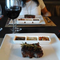 Das Foto wurde bei Ushuaia Argentinean Steakhouse von Wendy S. am 11/24/2014 aufgenommen