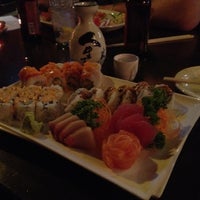 Снимок сделан в Sushi On The Rocks пользователем Nathan R. 2/28/2012