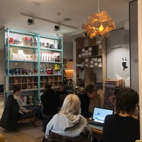 Photo prise au Coffeedesk par Dim B. le10/27/2022