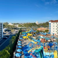 Foto diambil di Courtyard Anaheim Theme Park Entrance oleh Andrew R. pada 1/13/2024