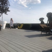 7/21/2017 tarihinde Alex T.ziyaretçi tarafından Rooftop Lounge'de çekilen fotoğraf