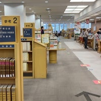 Photo taken at 岡山県立図書館 by (´-ω-`) on 11/20/2021