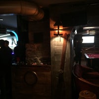 Foto diambil di M Montréal Hostel &amp;amp; Bar oleh Eric G. pada 12/14/2016