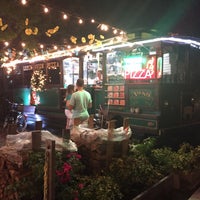 Photo prise au Clemente&#39;s Trolley Pizzeria par Shawn F. le12/18/2015
