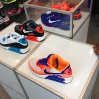 Photo taken at House Of Hoops by Sleepy B. on 5/10/2013