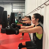 Photo prise au Torched Kickboxing and Fitness Center par Tiffany C. le12/28/2018