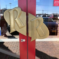 Photo taken at Red Robin Gourmet Burgers and Brews by Randy R. on 3/18/2018
