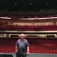 Foto tirada no(a) Abraham Chavez Theatre por Heather D. em 12/28/2017