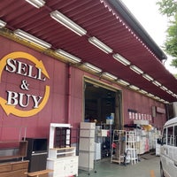 Photo taken at RecycleGallery NEWS 烏山店 by ɐʍɐsɥo on 6/30/2021