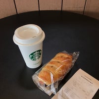 Photo taken at Starbucks by ɐʍɐsɥo on 6/20/2023