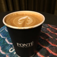 Foto scattata a Fonté Coffee Roaster Cafe - Bellevue da Hyosoo K. il 11/28/2018