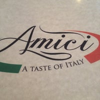 Das Foto wurde bei Amici Restaurant von Stacy K. am 4/6/2013 aufgenommen