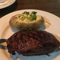 Foto tirada no(a) Cincinnati Steakhouse por Tamara S. em 12/3/2015