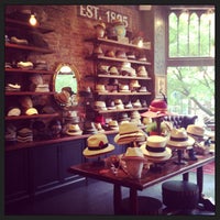 7/9/2013 tarihinde Natalie G.ziyaretçi tarafından Goorin Bros. Hat Shop - Newbury'de çekilen fotoğraf