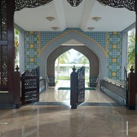 Photo taken at Masjid KLIA (Sultan Abdul Samad Mosque) by Lady Lyd A. on 3/10/2023