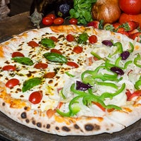 Das Foto wurde bei Fabbrica Di Pizza von Fabbrica Di Pizza am 3/31/2015 aufgenommen