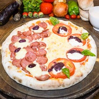 Foto scattata a Fabbrica Di Pizza da Fabbrica Di Pizza il 3/31/2015