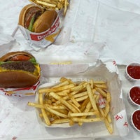 Photo taken at In-N-Out Burger by melleemel on 12/10/2023