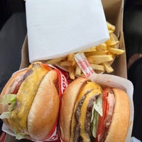 Photo taken at In-N-Out Burger by melleemel on 9/15/2022