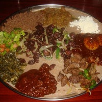 Foto scattata a Skyline Cafe - Ethiopian Cuisine da Skyline Cafe - Ethiopian Cuisine il 11/4/2014