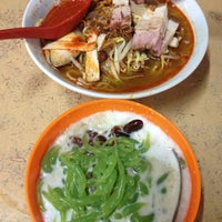 Photo taken at Presgrave Street Hokkien Prawn Mee by wywy w. on 5/12/2013