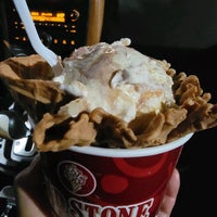 Photo taken at Cold Stone Creamery by Tamra S. on 1/30/2022
