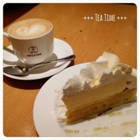 Photo taken at カフェ ラ ミル (Café La Mille) 川崎アゼリア店 by yu901 on 9/16/2014