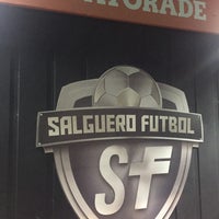 Photo taken at Salguero Fútbol by Eduardo R. on 9/28/2016