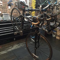 รูปภาพถ่ายที่ Bicycle Habitat โดย Diane R. เมื่อ 7/23/2015