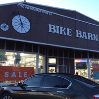 Foto tirada no(a) Bike Barn por Gary E. em 3/11/2016