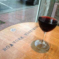 รูปภาพถ่ายที่ Roanoke Vineyards on Love lane โดย Paul M. เมื่อ 4/20/2013