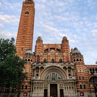 Photo taken at Westminster Cathedral Piazza by Sirui L. on 7/9/2021