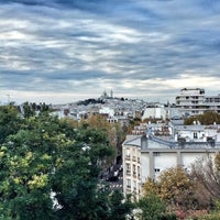 Photo taken at 19e arrondissement – Buttes Chaumont by Baptiste on 11/11/2014