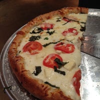 Снимок сделан в Suwanee Pizza Tavern пользователем Shawn M. 12/16/2012