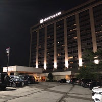 รูปภาพถ่ายที่ Adam&amp;#39;s Mark Hotel &amp;amp; Conference Center โดย Matt B. เมื่อ 7/20/2019