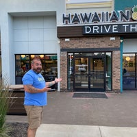 Foto tirada no(a) Hawaiian Bros por Matt B. em 6/15/2022