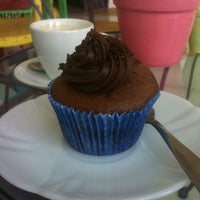 Снимок сделан в The Cake is on the Table пользователем Thais Sinhorini F. 9/3/2012